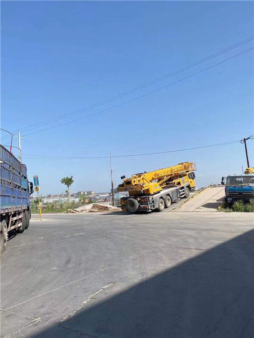 靖江市25吨吊车的租赁价格大概是多少？